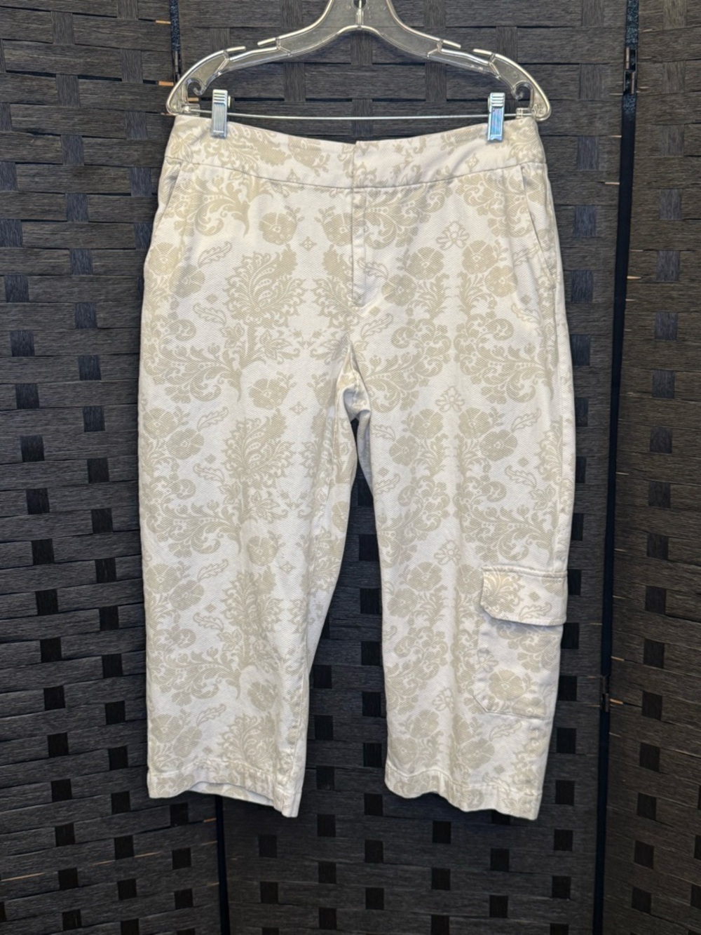 Coldwater Creek Cream Cropped Cargo Pants Demask Floral Print
